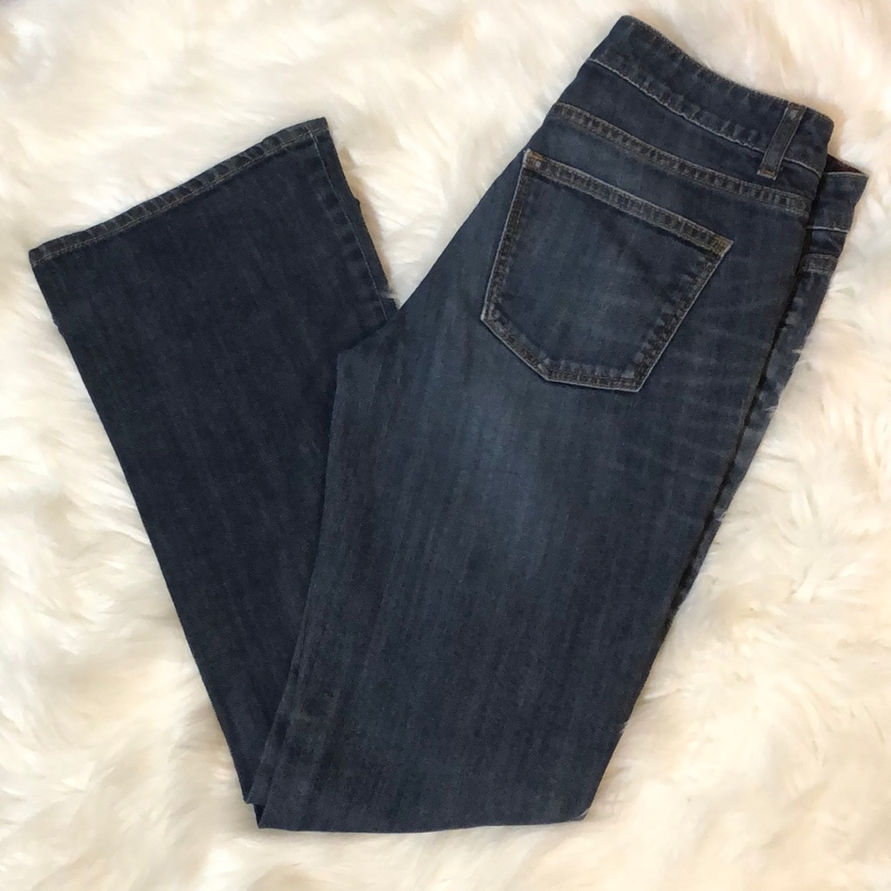 SIGNATURE DISTRESSED/DARK WASH 6P BOOT CUT JEANS